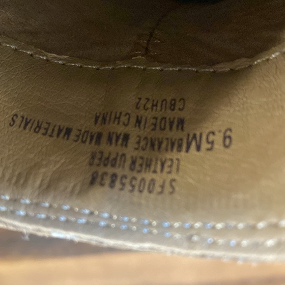 Women’s Sofft brown leather ankle boots. Cute fall slip on boot. - Picture 4 of 9